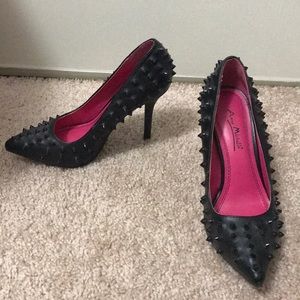 Spike Black Pumps